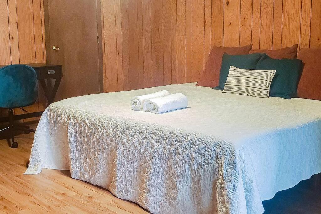 Fall Getaway Resort-3 King Suites, Dog-Friendly Seeley ภายนอก รูปภาพ